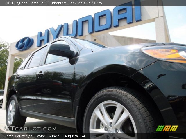 2011 Hyundai Santa Fe SE in Phantom Black Metallic