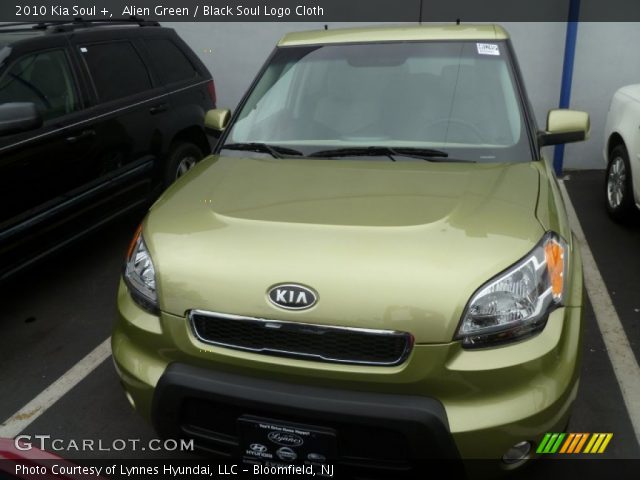 2010 Kia Soul + in Alien Green