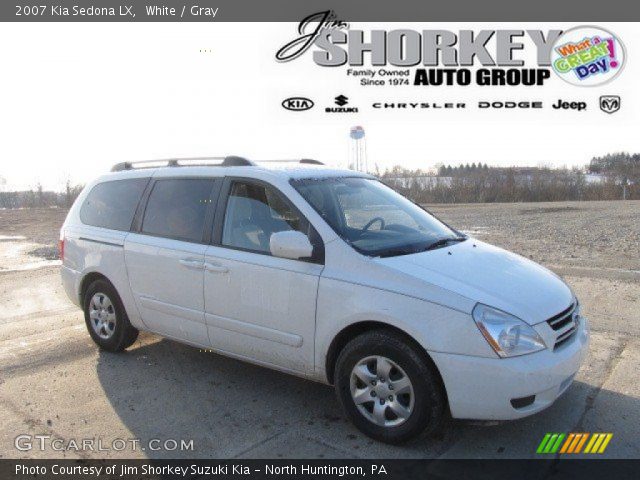2007 Kia Sedona LX in White