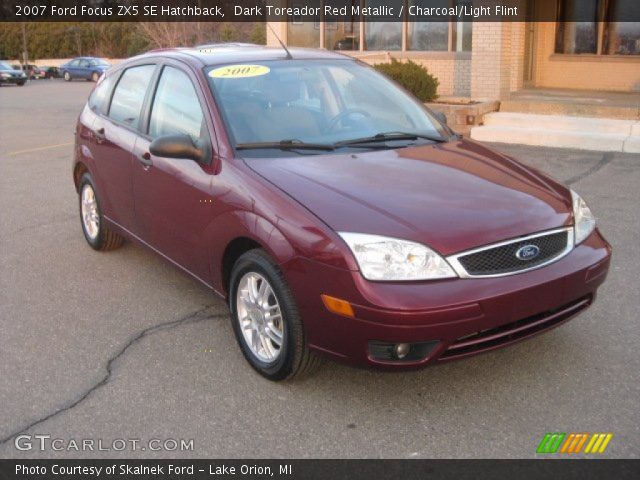 2007 Ford Focus ZX5 SE Hatchback in Dark Toreador Red Metallic