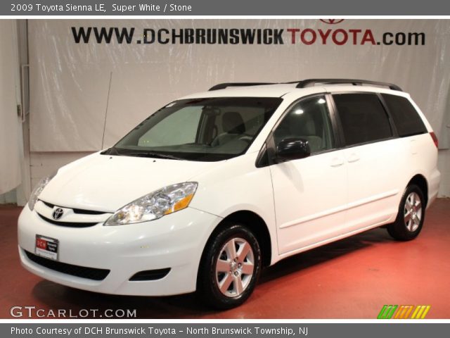 2009 Toyota Sienna LE in Super White