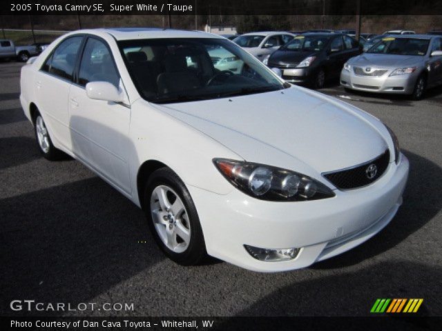 2005 Toyota Camry SE in Super White