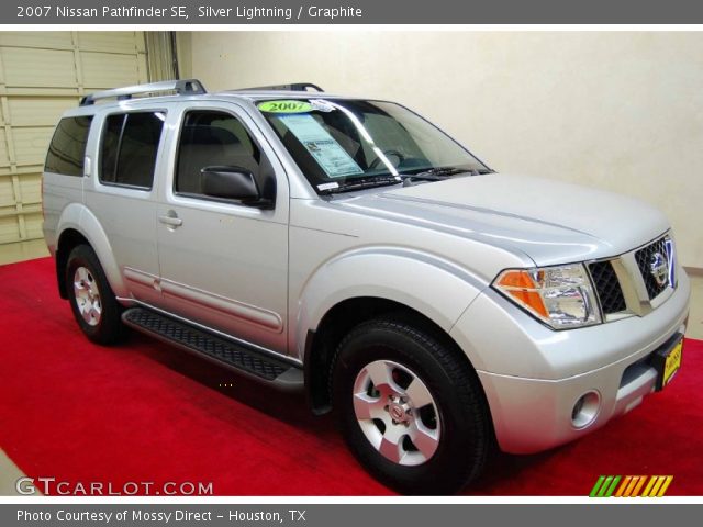 2007 Nissan Pathfinder SE in Silver Lightning