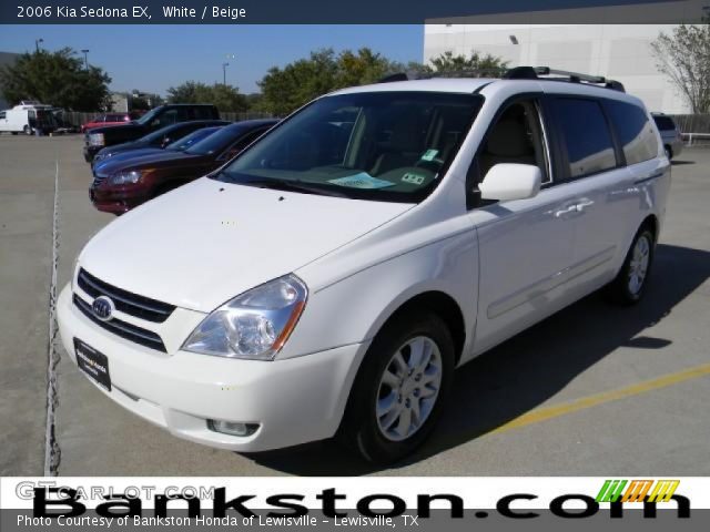 2006 Kia Sedona EX in White