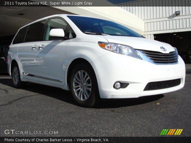 2011 Toyota Sienna XLE in Super White