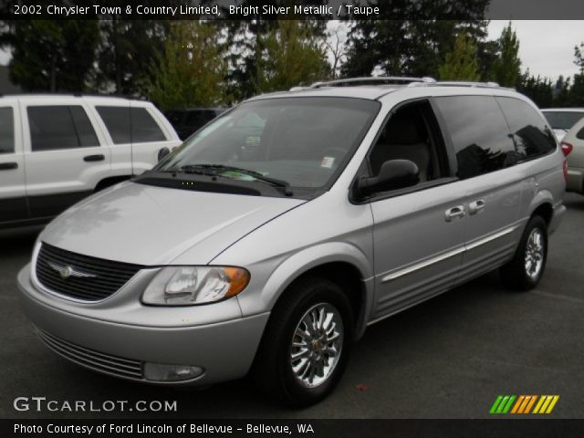 2002 Chrysler town and country limited #4