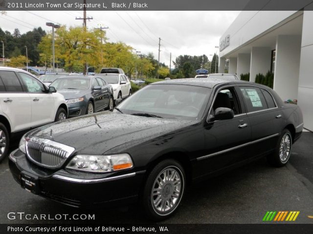 2011 Lincoln Town Car Signature L in Black
