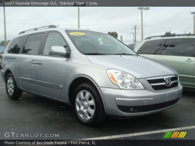 2007 Hyundai Entourage GLS in Stardust Silver