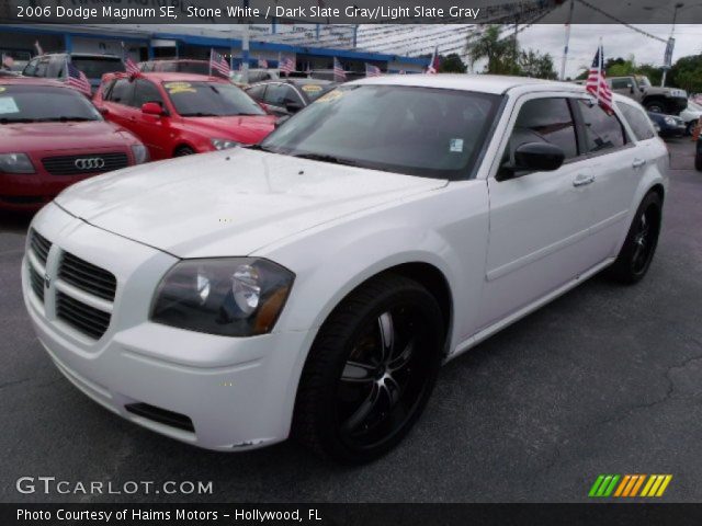 2006 Dodge Magnum SE in Stone White