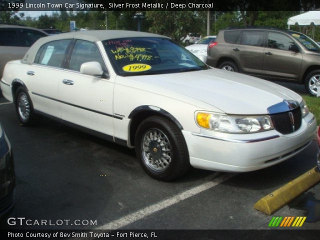 1999 Lincoln Town Car Signature in Silver Frost Metallic