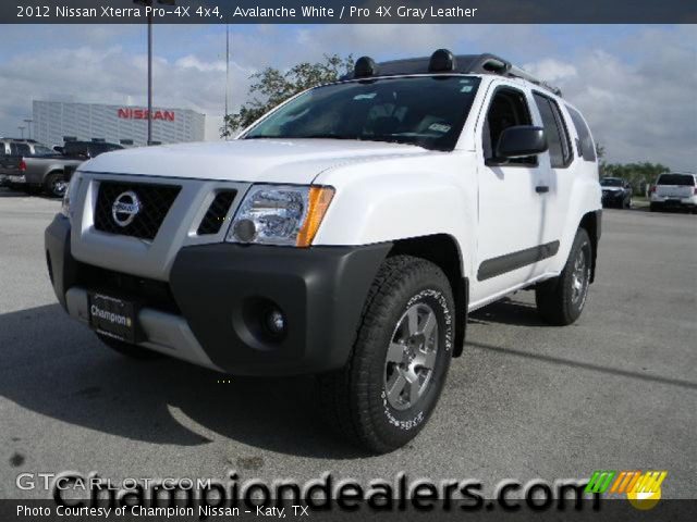 2012 Nissan Xterra Pro-4X 4x4 in Avalanche White