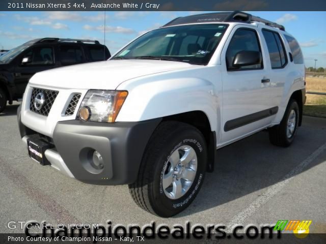 2011 Nissan Xterra S 4x4 in Avalanche White