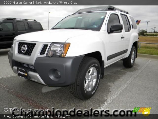 2011 Nissan Xterra S 4x4 in Avalanche White