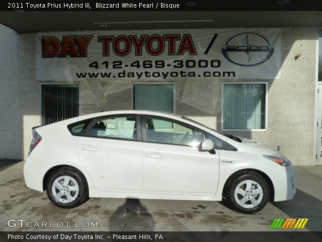 2011 Toyota Prius Hybrid III in Blizzard White Pearl