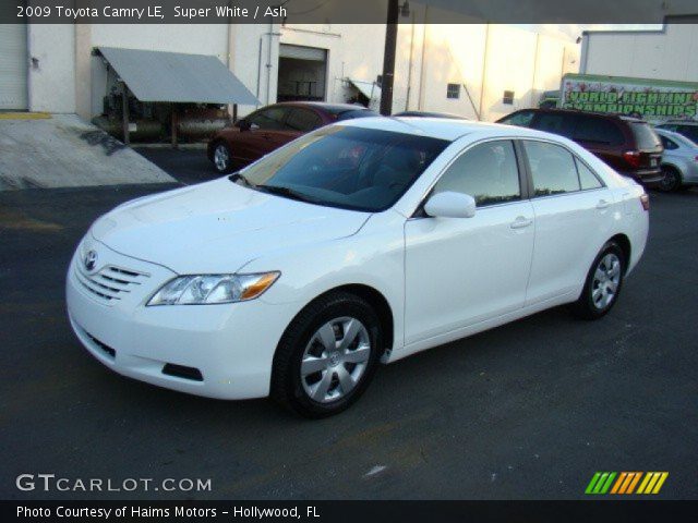 2009 Toyota Camry LE in Super White