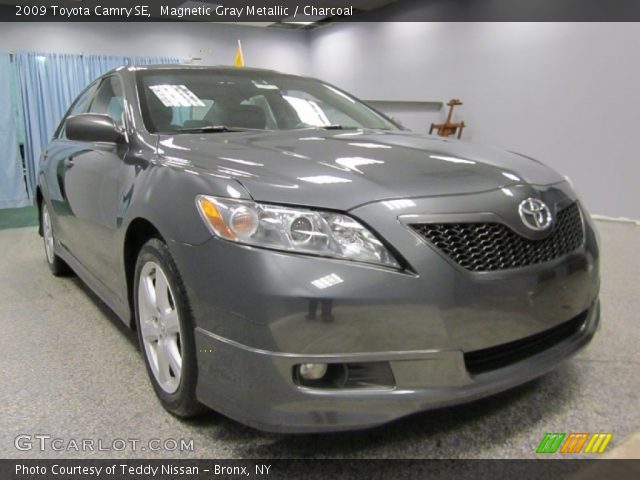 2009 Toyota Camry SE in Magnetic Gray Metallic