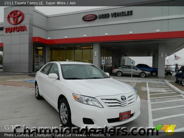 2011 Toyota Camry LE in Super White