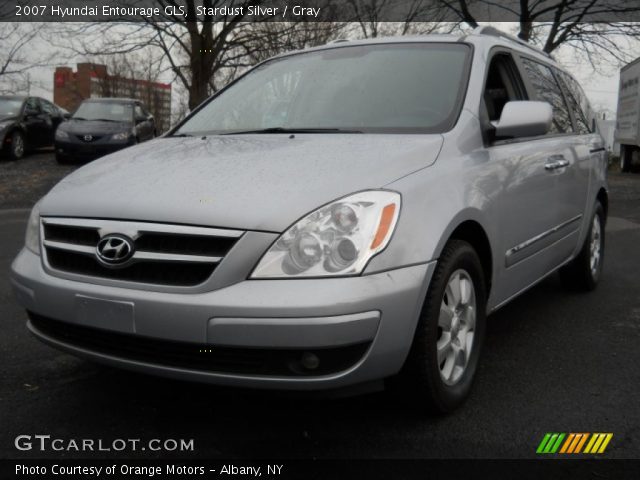 2007 Hyundai Entourage GLS in Stardust Silver