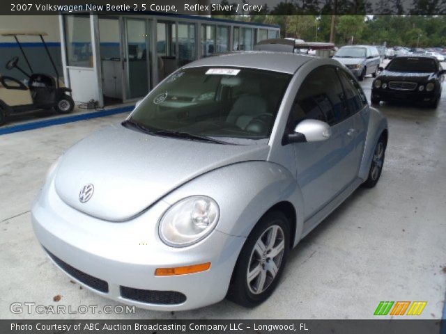 2007 Volkswagen New Beetle 2.5 Coupe in Reflex Silver
