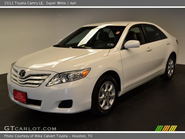 2011 Toyota Camry LE in Super White