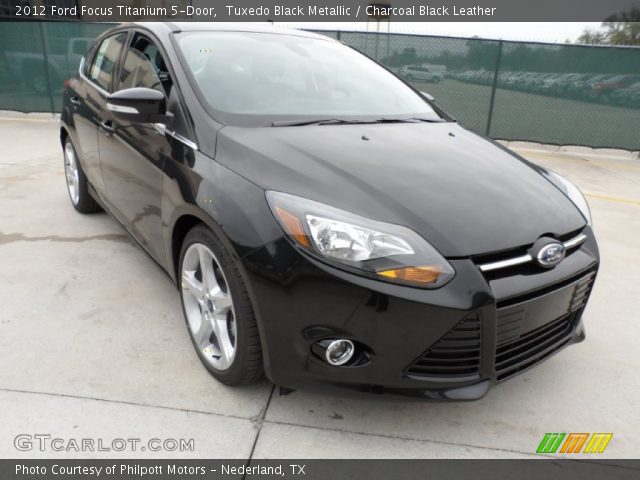 2012 Ford Focus Titanium 5-Door in Tuxedo Black Metallic