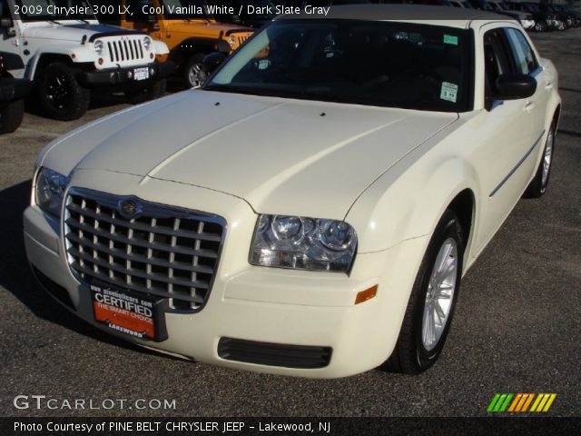 2009 Chrysler 300 LX in Cool Vanilla White
