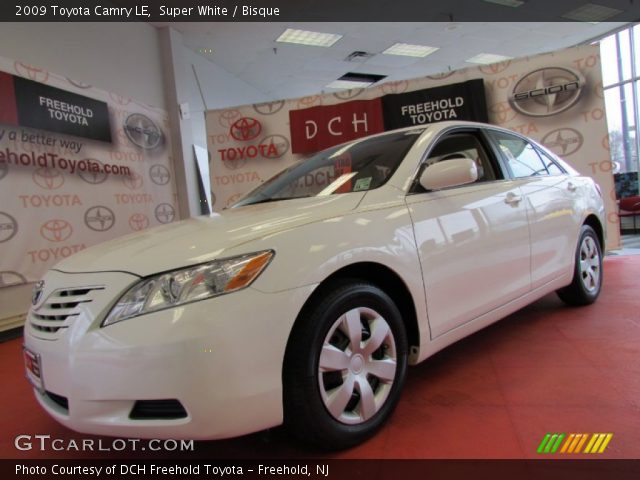 2009 Toyota Camry LE in Super White