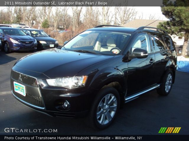 2011 Mitsubishi Outlander SE in Labrador Black Pearl