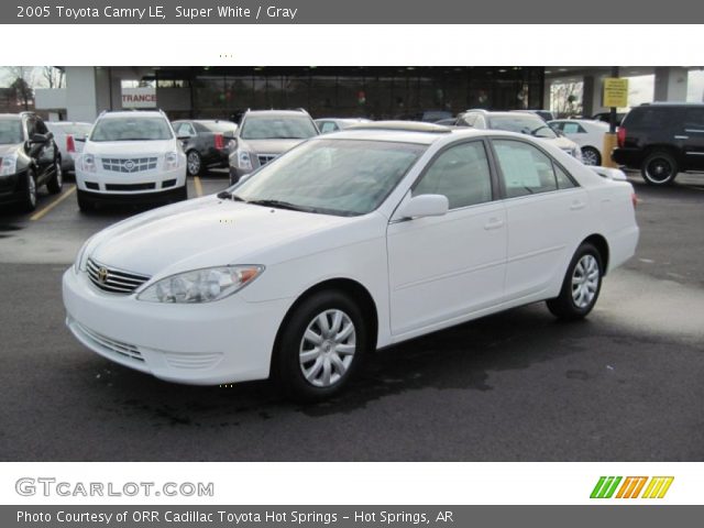 2005 Toyota Camry LE in Super White