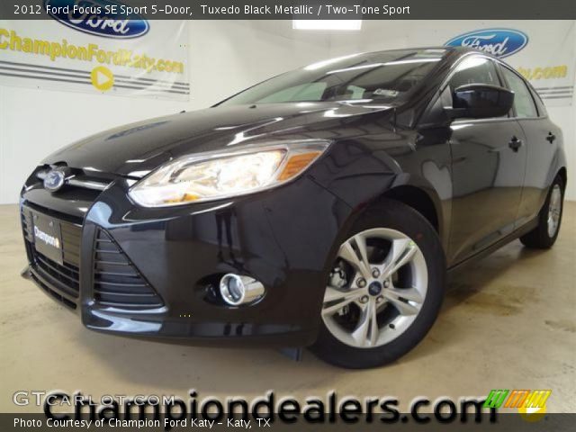 2012 Ford Focus SE Sport 5-Door in Tuxedo Black Metallic