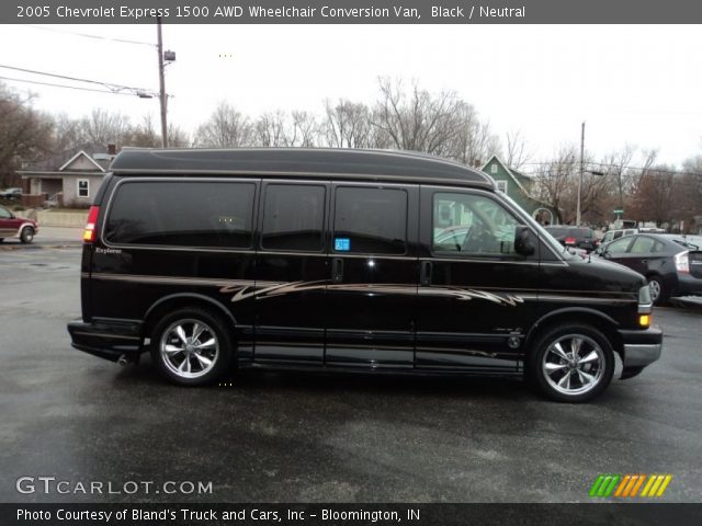 2005 Chevrolet Express 1500 AWD Wheelchair Conversion Van in Black