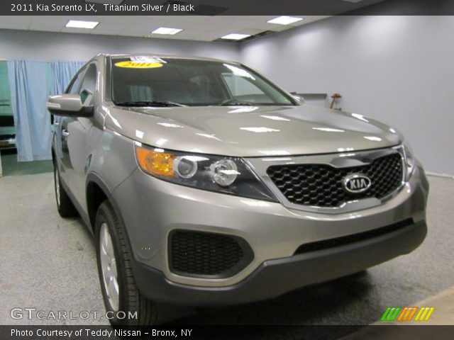 2011 Kia Sorento LX in Titanium Silver