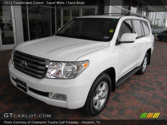 2011 Toyota Land Cruiser  in Super White