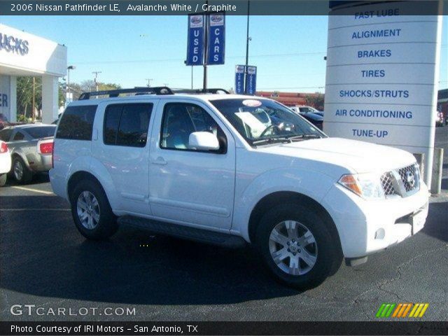 2006 Nissan Pathfinder LE in Avalanche White