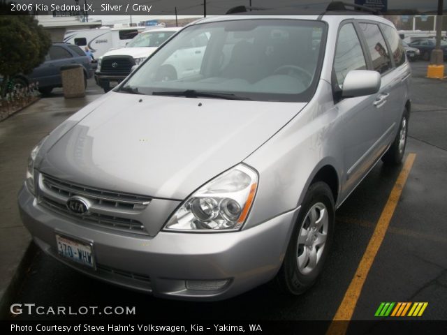 2006 Kia Sedona LX in Silver