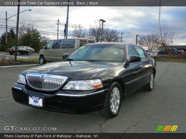 2011 Lincoln Town Car Signature Limited in Black