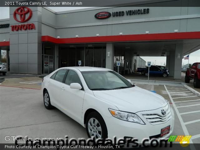2011 Toyota Camry LE in Super White