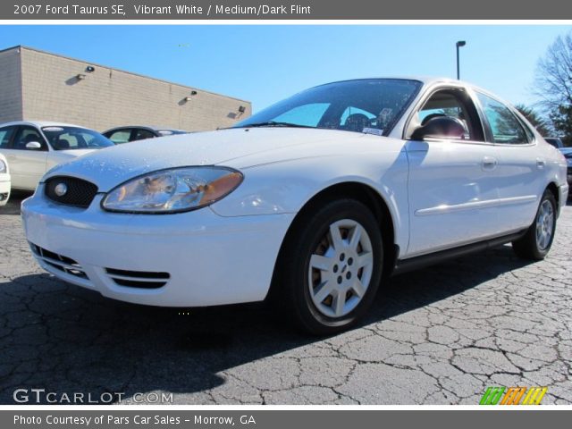 2007 Ford Taurus SE in Vibrant White