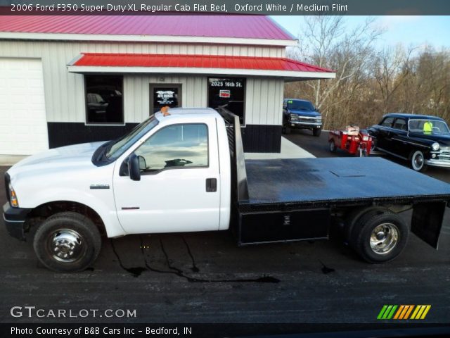 2006 Ford F350 Super Duty XL Regular Cab Flat Bed in Oxford White