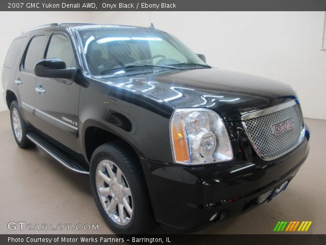 2007 GMC Yukon Denali AWD in Onyx Black