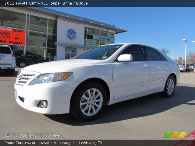 2011 Toyota Camry XLE in Super White