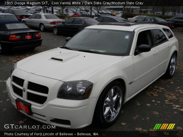 2005 Dodge Magnum SXT in Cool Vanilla White