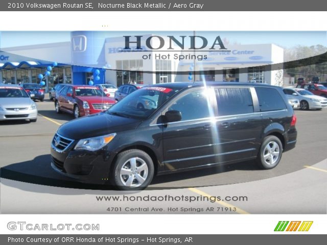 2010 Volkswagen Routan SE in Nocturne Black Metallic