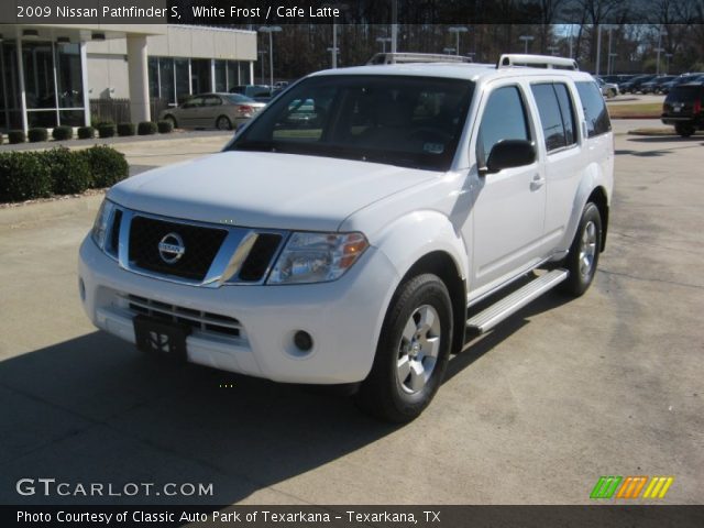 2009 Nissan Pathfinder S in White Frost