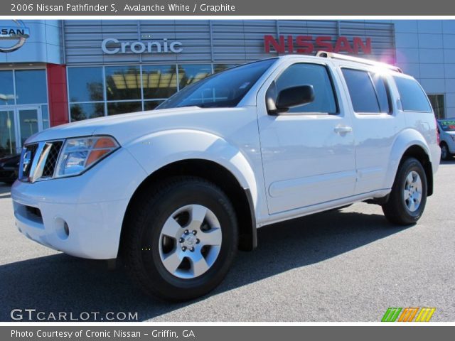 2006 Nissan Pathfinder S in Avalanche White