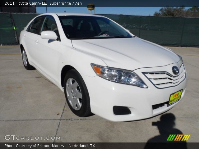 2011 Toyota Camry LE in Super White