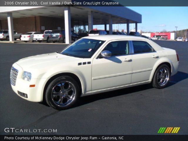 2006 Chrysler 300  in Cool Vanilla