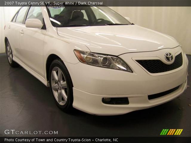 2007 Toyota Camry SE V6 in Super White
