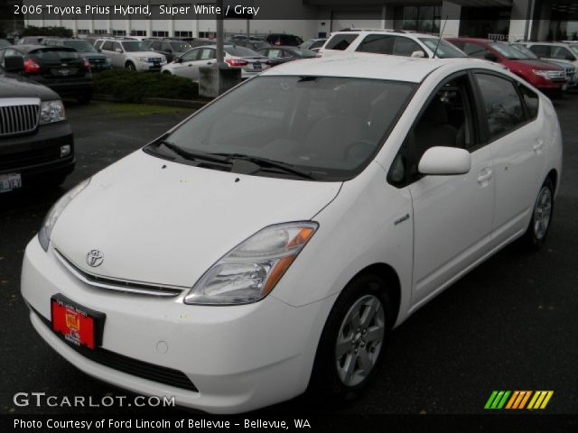 2006 Toyota Prius Hybrid in Super White