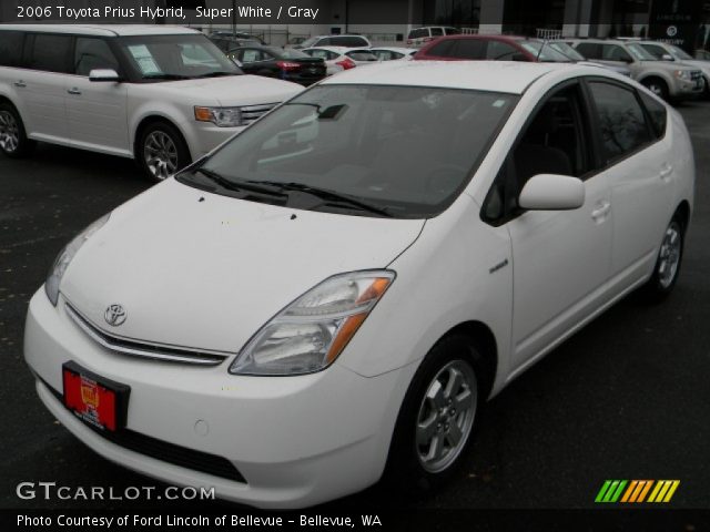 2006 Toyota Prius Hybrid in Super White